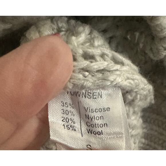 TOWNSEN Gray Cable Knit Asymmetrical Sweater Wool Blend Soft Preppy - Sz Small - Picture 4 of 5